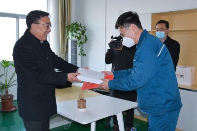 山东省潍坊市人大常委会副主任范福生莅临山东pa电子药业指导慰问