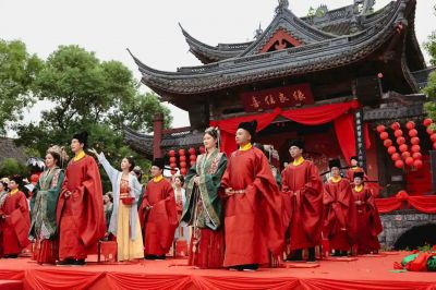 家国同庆 见证幸福! pa电子医药程明郭晶夫妻参加绍兴市青年人才水上集体婚礼