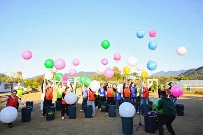 奔向蓝天白云，聚力有你有我！